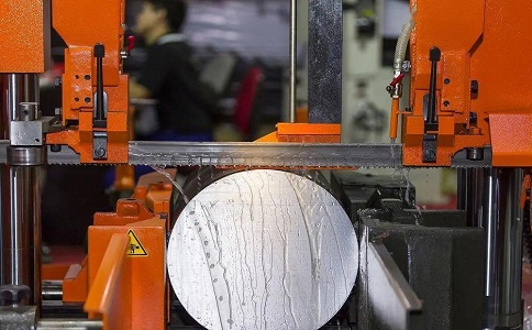 马湾镇立式金属带锯床切削出现跑带故障解决方法！